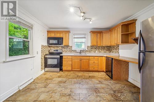 20139 Bathurst Street, East Gwillimbury, ON - Indoor Photo Showing Kitchen