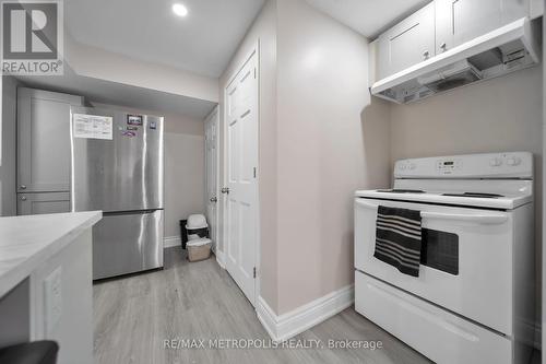 12 Boys Street N, Barrie (Queen'S Park), ON - Indoor Photo Showing Kitchen