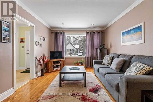 12 Boys Street N, Barrie (Queen'S Park), ON - Indoor Photo Showing Living Room