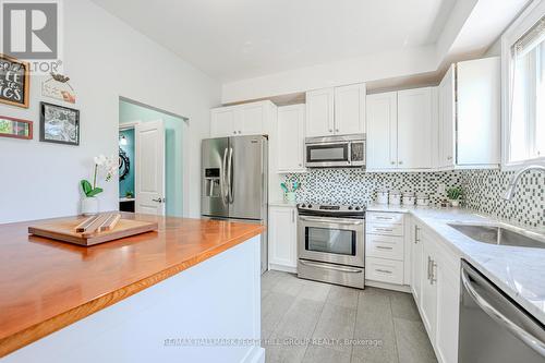 20 - 376 Blake Street, Barrie (Codrington), ON - Indoor Photo Showing Kitchen With Upgraded Kitchen