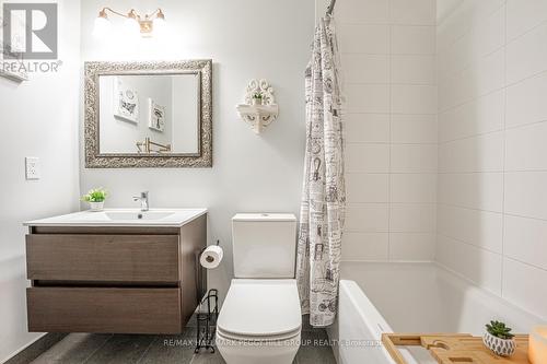 20 - 376 Blake Street, Barrie (Codrington), ON - Indoor Photo Showing Bathroom