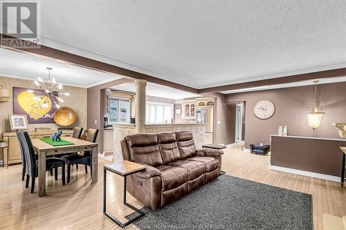 10690 Keating Crescent, Windsor, ON - Indoor Photo Showing Living Room