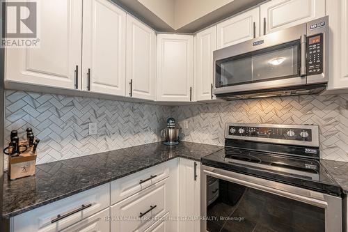 405 - 302 Essa Road, Barrie (Ardagh), ON - Indoor Photo Showing Kitchen