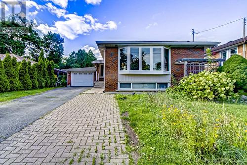 30 Fallowfield Road, Toronto (Rexdale-Kipling), ON - Outdoor