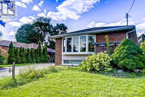 30 Fallowfield Road, Toronto (Rexdale-Kipling), ON - Outdoor