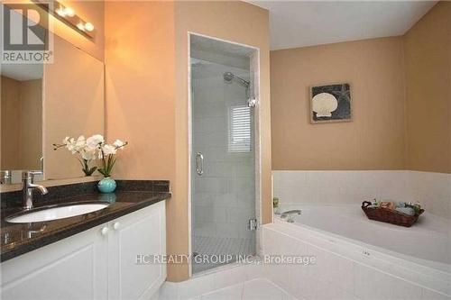 5316 Hollypoint Avenue, Mississauga, ON - Indoor Photo Showing Bathroom