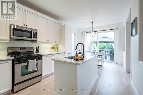 2935 Berwick Drive, Burlington (Rose), ON - Indoor Photo Showing Kitchen With Upgraded Kitchen