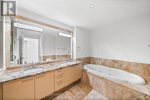 Lph3 - 660 Sheppard Avenue E, Toronto (Bayview Village), ON - Indoor Photo Showing Bathroom