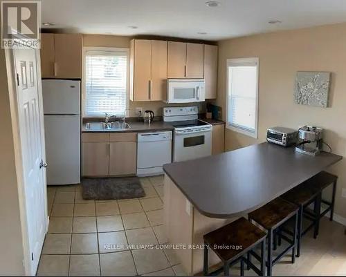 2 - 1303 Leighland Road, Burlington, ON - Indoor Photo Showing Kitchen