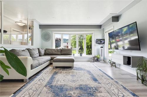 225 Helena Avenue, Winona, ON - Indoor Photo Showing Living Room