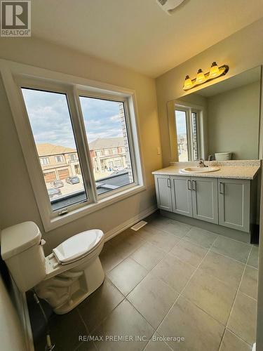 18 Keenan Street, Kawartha Lakes (Lindsay), ON - Indoor Photo Showing Bathroom