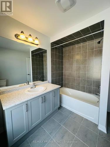 18 Keenan Street, Kawartha Lakes (Lindsay), ON - Indoor Photo Showing Bathroom