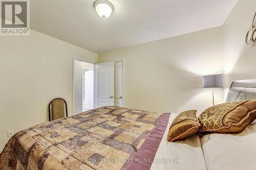 86 Glendarling Crescent, Hamilton, ON - Indoor Photo Showing Bedroom