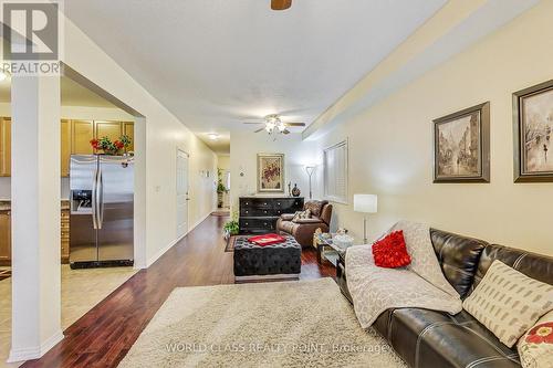 86 Glendarling Crescent, Hamilton, ON - Indoor Photo Showing Living Room