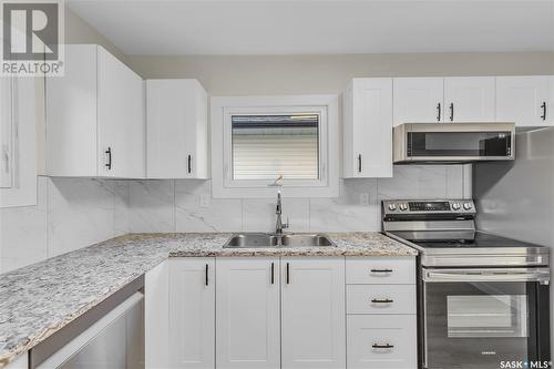 705 Taylor Street E, Saskatoon, SK - Indoor Photo Showing Kitchen With Double Sink With Upgraded Kitchen