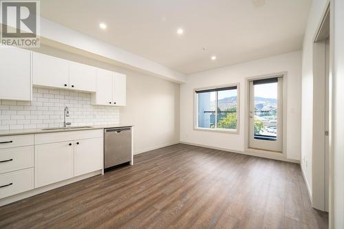 204-766 Tranquille Rd, Kamloops, BC - Indoor Photo Showing Kitchen