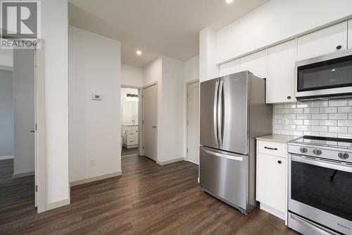 204-766 Tranquille Rd, Kamloops, BC - Indoor Photo Showing Kitchen