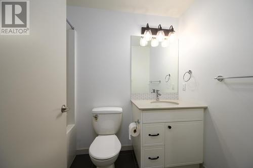 204-766 Tranquille Rd, Kamloops, BC - Indoor Photo Showing Bathroom