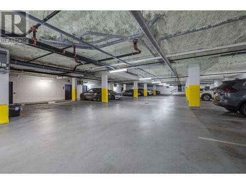 191 Hollywood Road S Unit# 518, Kelowna, BC - Indoor Photo Showing Garage