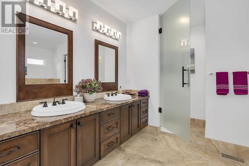 1805 Scott Crescent, West Kelowna, BC - Indoor Photo Showing Bathroom