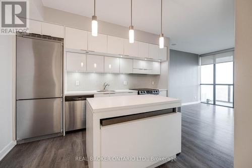 3903 - 110 Charles Street E, Toronto (Church-Yonge Corridor), ON - Indoor Photo Showing Kitchen With Upgraded Kitchen