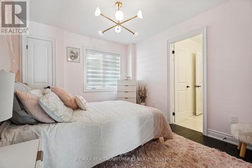 2101 Wilson Street, Innisfil (Alcona), ON - Indoor Photo Showing Bedroom