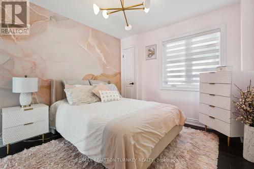 2101 Wilson Street, Innisfil (Alcona), ON - Indoor Photo Showing Bedroom