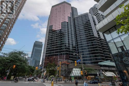 1710 - 1001 Bay Street, Toronto, ON - Outdoor