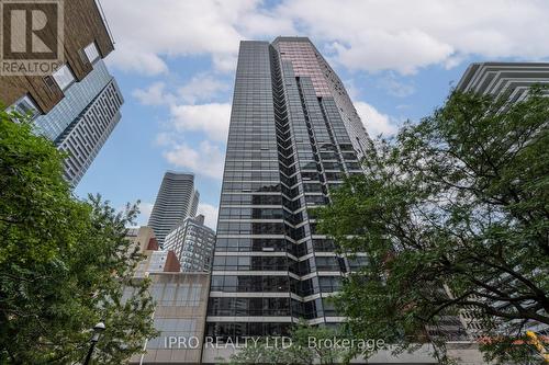 1710 - 1001 Bay Street, Toronto, ON - Outdoor With Facade