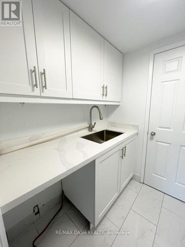 1008 - 44 Gerrard Street W, Toronto, ON - Indoor Photo Showing Kitchen