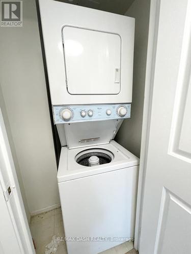 1008 - 44 Gerrard Street W, Toronto, ON - Indoor Photo Showing Laundry Room