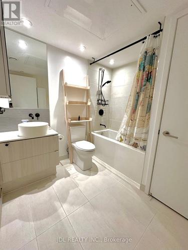 203 - 161 Roehampton Ave, Toronto (Mount Pleasant West), ON - Indoor Photo Showing Bathroom