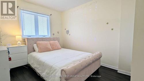 97 Shady Lane Crescent, Clarington (Bowmanville), ON - Indoor Photo Showing Bedroom