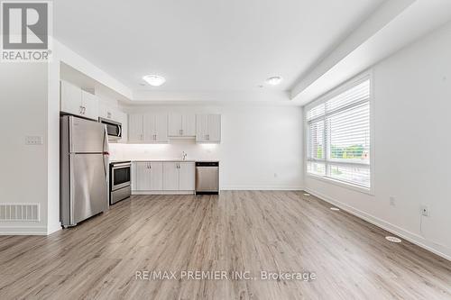 5 Antrin Street, Vaughan (Vaughan Grove), ON - Indoor Photo Showing Kitchen