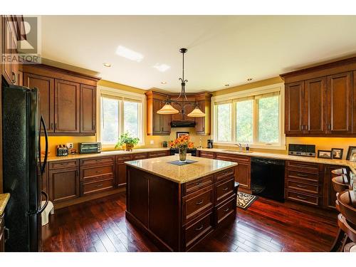 1201 Government  Street, Nelson, BC - Indoor Photo Showing Kitchen