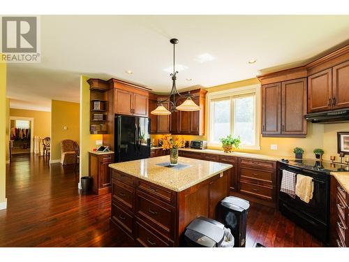 1201 Government  Street, Nelson, BC - Indoor Photo Showing Kitchen