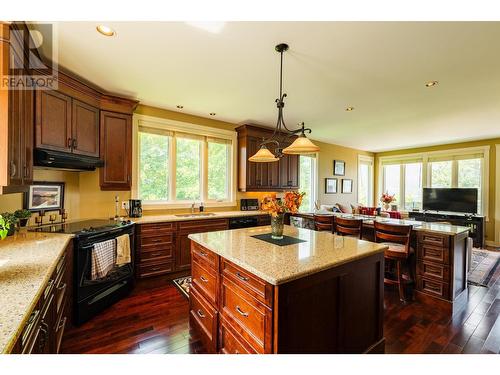 1201 Government  Street, Nelson, BC - Indoor Photo Showing Kitchen