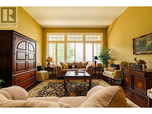 1201 Government  Street, Nelson, BC - Indoor Photo Showing Living Room