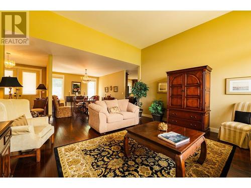 1201 Government  Street, Nelson, BC - Indoor Photo Showing Living Room