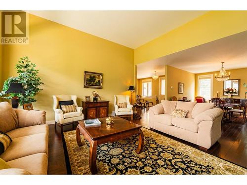 1201 Government  Street, Nelson, BC - Indoor Photo Showing Living Room