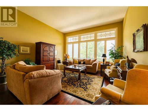 1201 Government  Street, Nelson, BC - Indoor Photo Showing Living Room