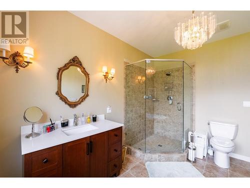 1201 Government  Street, Nelson, BC - Indoor Photo Showing Bathroom