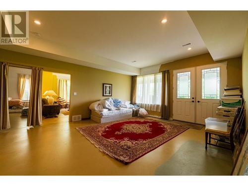 1201 Government  Street, Nelson, BC - Indoor Photo Showing Living Room