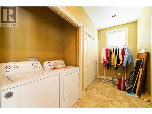 1201 Government  Street, Nelson, BC - Indoor Photo Showing Laundry Room