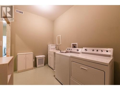 1201 Government  Street, Nelson, BC - Indoor Photo Showing Laundry Room