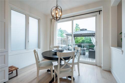 2935 Berwick Drive, Burlington, ON - Indoor Photo Showing Dining Room