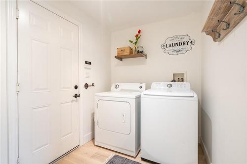 2935 Berwick Drive, Burlington, ON - Indoor Photo Showing Laundry Room