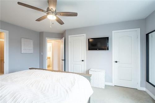 2935 Berwick Drive, Burlington, ON - Indoor Photo Showing Bedroom