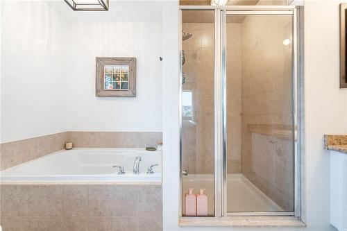 2935 Berwick Drive, Burlington, ON - Indoor Photo Showing Bathroom