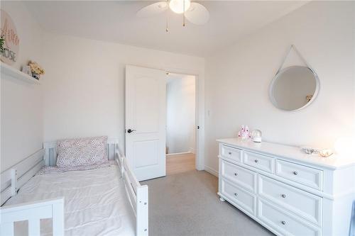 2935 Berwick Drive, Burlington, ON - Indoor Photo Showing Bedroom